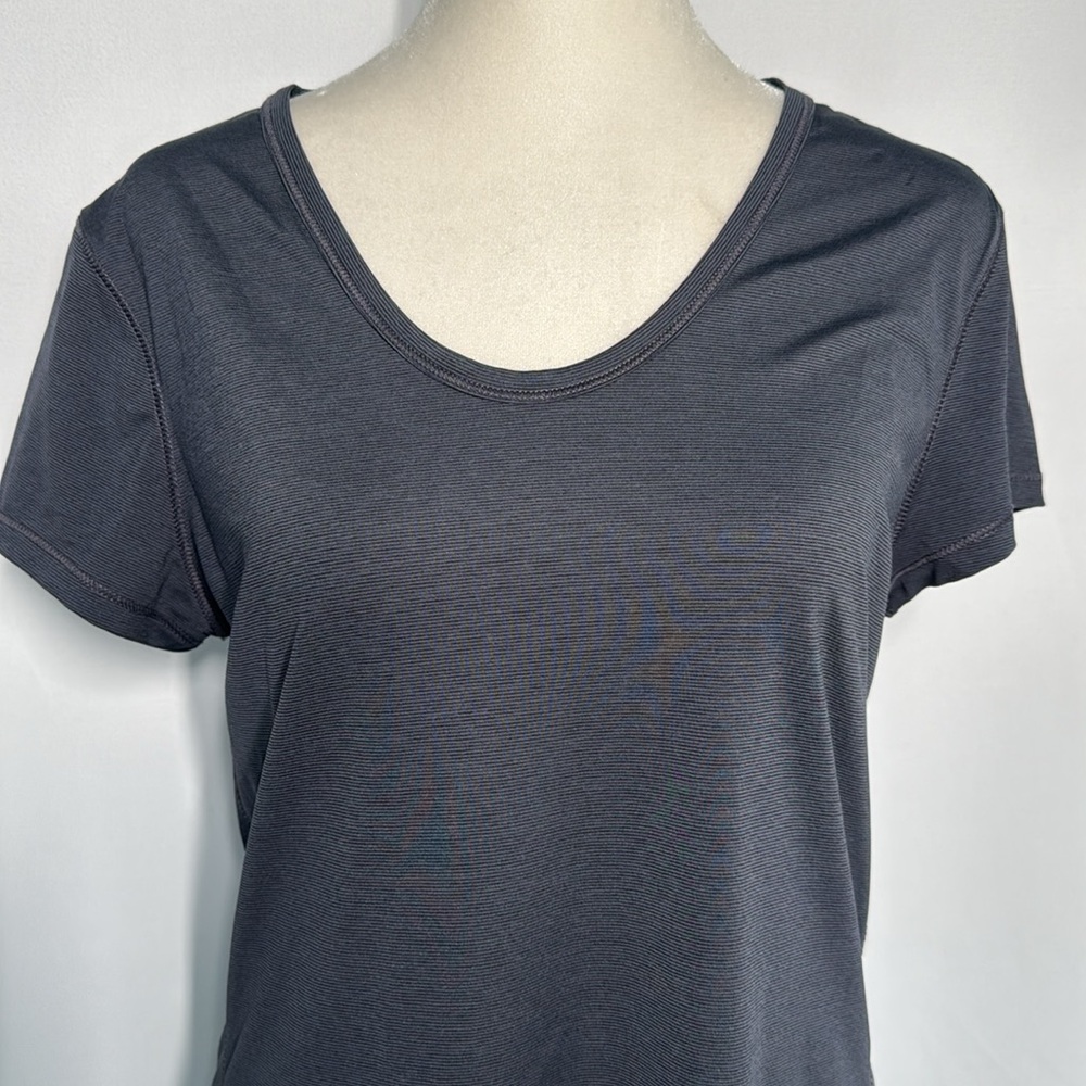 ๐3/$15 Old Navy Active Go-Dry Women's T-Shirt - Picture 2 of 9